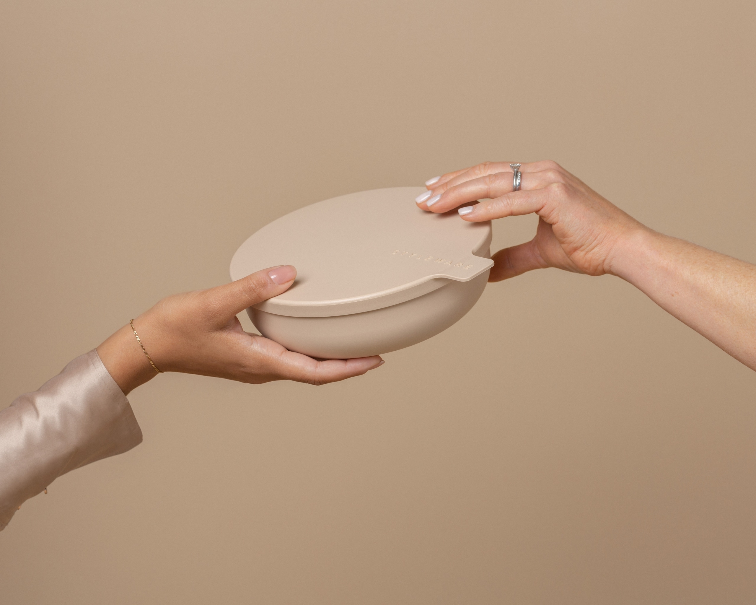 Biscotti is a soft, warm neutral and the latest addition to the Styleware Nesting Bowl and Salad Server range.